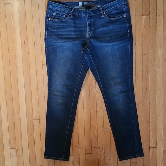 Pre-loved comfy jeans. - Picture 1 of 4